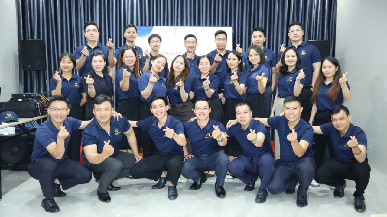 Đội ngũ Sơn Thịnh Gia trong hoạt động vận hành và triển khai